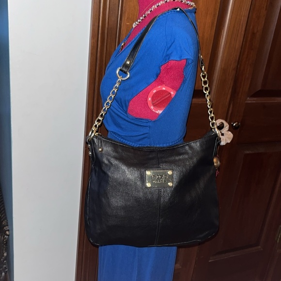 Nicole Miller  NWOT  Black shoulder bag  vegan leather  Gold tone accents chains - Picture 1 of 15